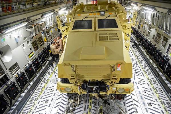 http://defence-blog.com/wp-content/uploads/2015/01/US-MRAPs-delivered-on-C-17-Globemaster-III-in-Erbil-Iraq-3.jpg