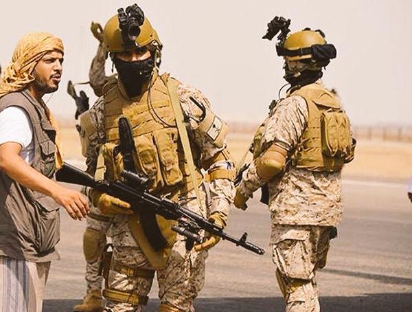 Saudi special forces on Adens airport to secure the new arrived Saudi military cargo plane 3