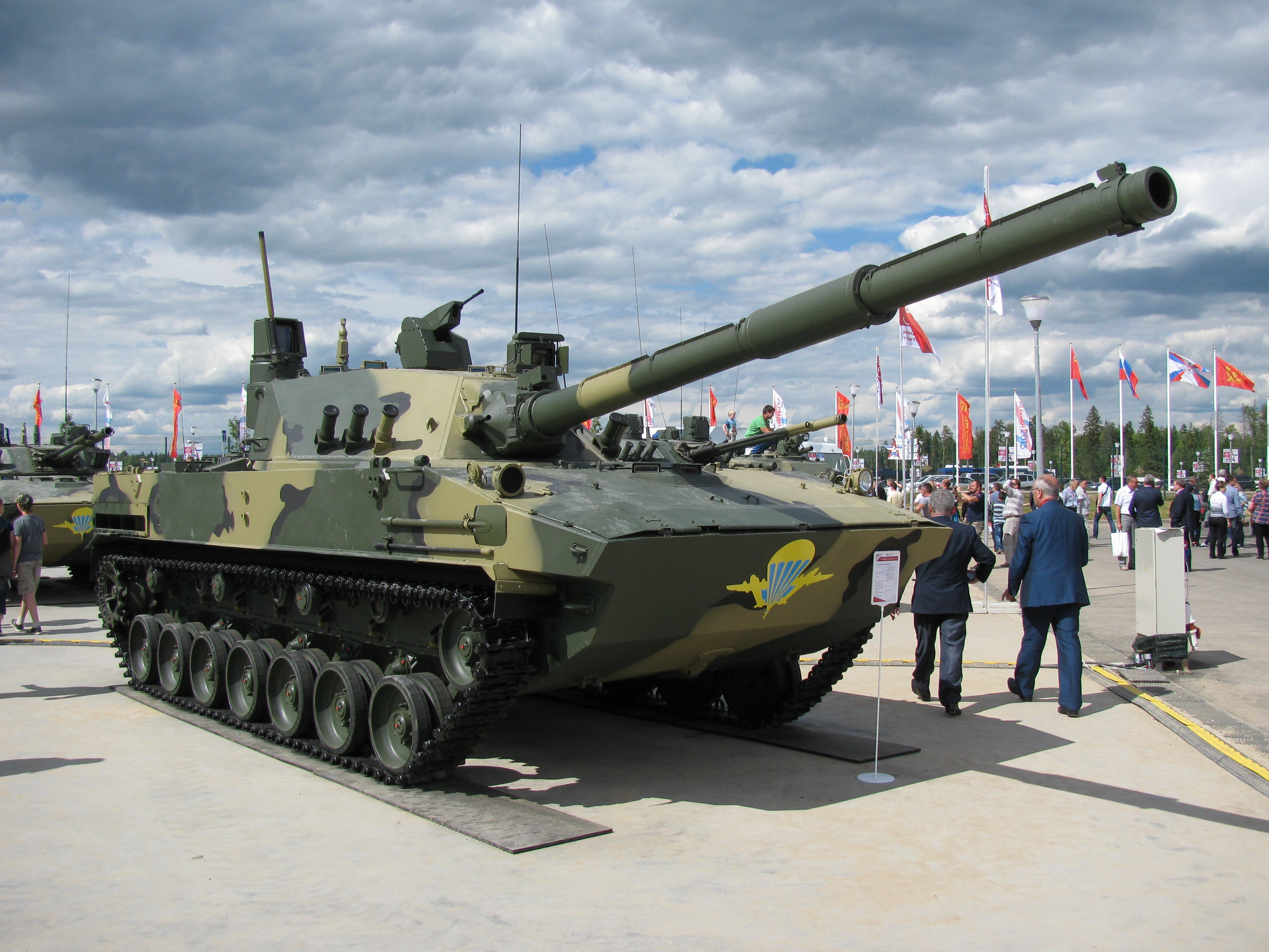 In Russia unveils in action a new Sprut-SDM1 airborne light tank