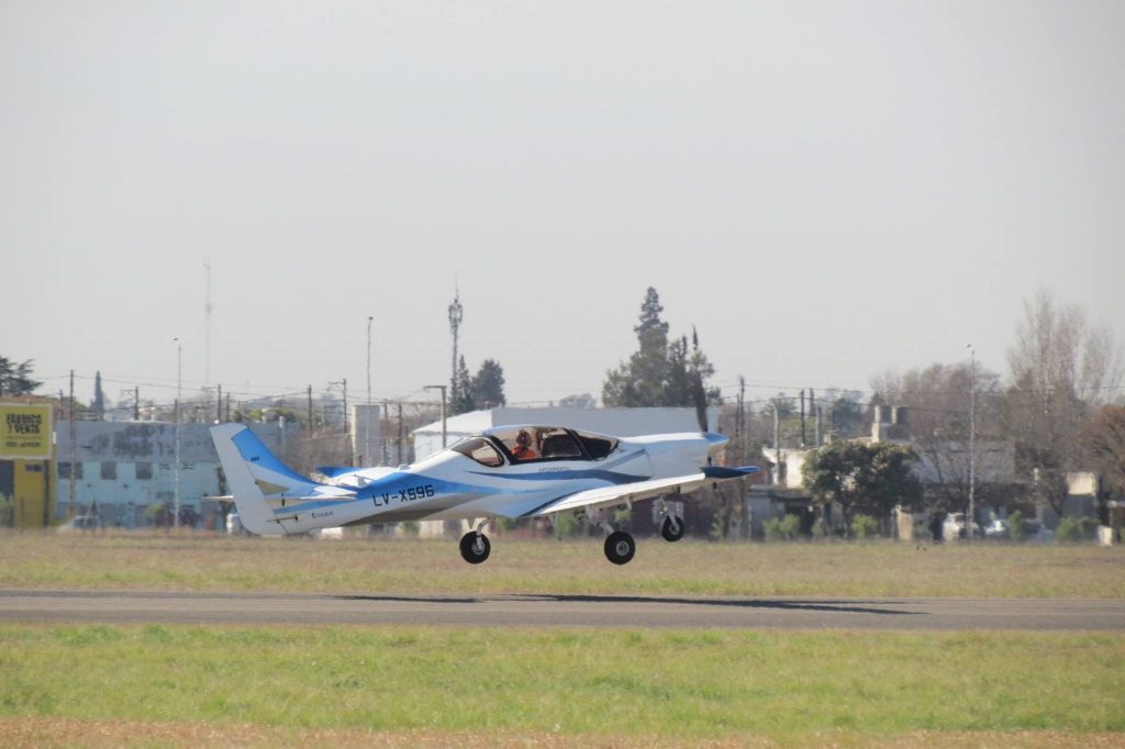 Primer-vuelo-FAdeA-IA-100-LV-X596-Córdoba-Argentina-4