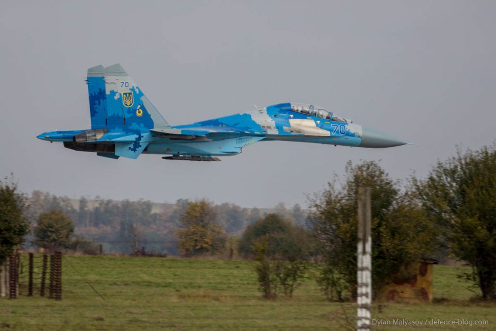 Ukrainian Su 27 Makes Unbelievably Low Pass During Clear Sky 18