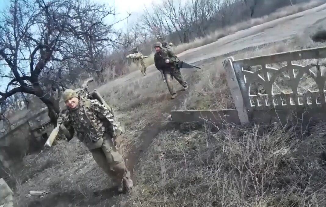 El conflicto de UCRANIA  - RUSIA por la zona de Donbass  EyF7vO2XAAIfnpF-1068x678