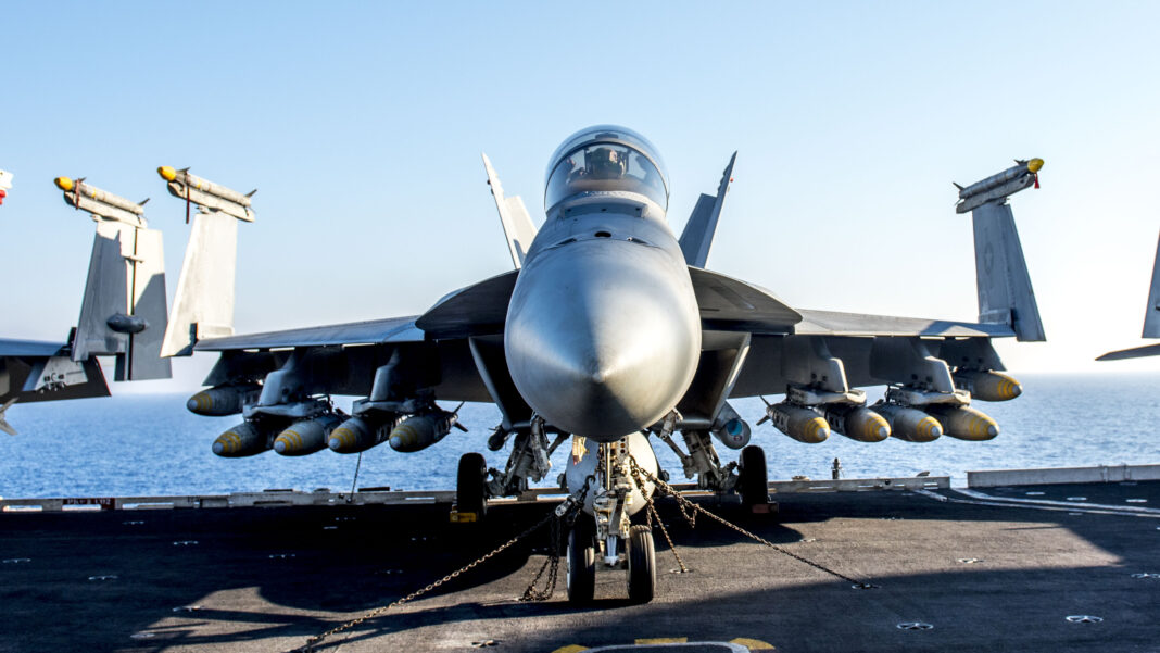 البحرية الأمريكية تمنح عقدًا لشركة Boeing للحصول على المزيد من ذخائر JDAM
