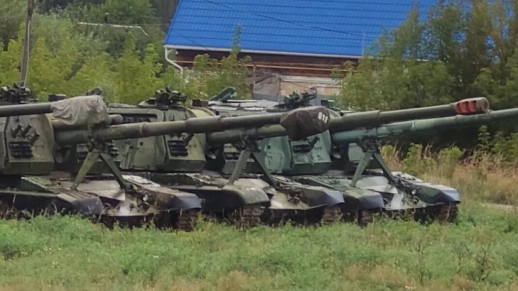 العثور على أنظمة مدفعية ثقيلة روسية مهجورة بالقرب من الحدود الأوكرانية