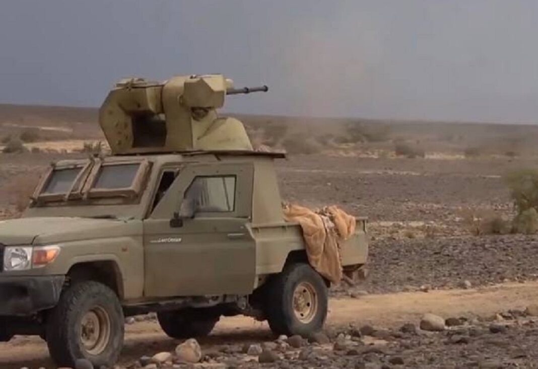 الحوثيون اليمنيون يبتكرون شاحنة بيك أب مجنونة بمدفع 30 ملم