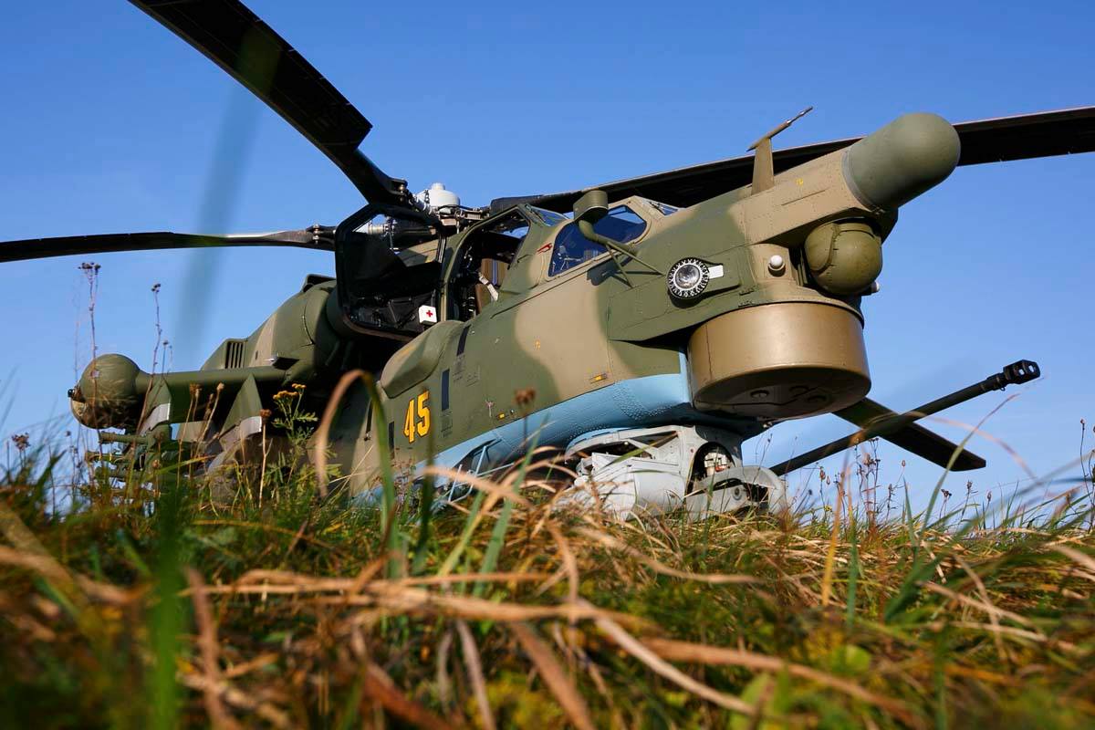 Pale Hélicoptère Russe Mil MI-28Porte poli miroir 180cm sur socle — Home  Design Aviation