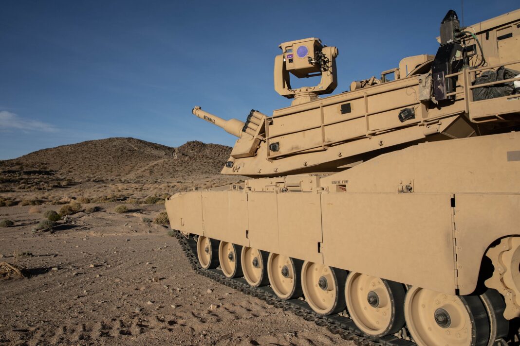 الجيش الأمريكي يقوم بتقييم نظام الاستهداف المدعوم بالذكاء الاصطناعي ATLAS لدبابة أبرامز
