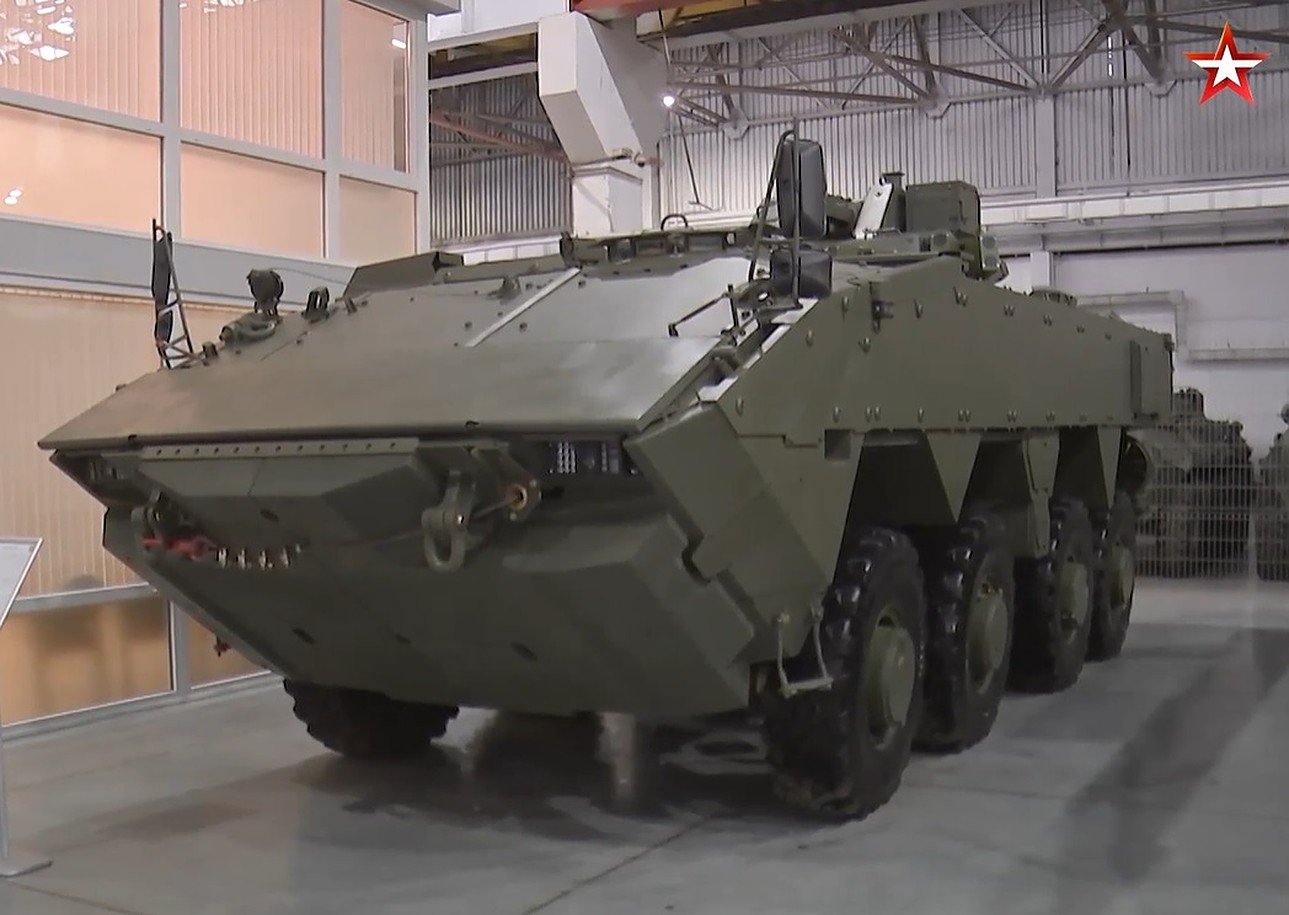 روسيا تختبر مركبات قتالية جديدة ذات عجلات من نوع Bumerang K-16/K-17