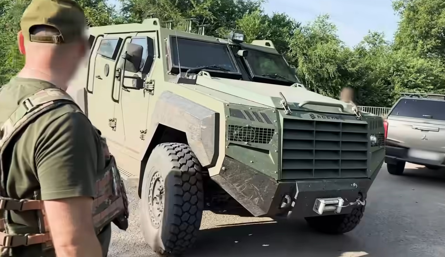 Ukraine’s commander in chief uses new command & control vehicle