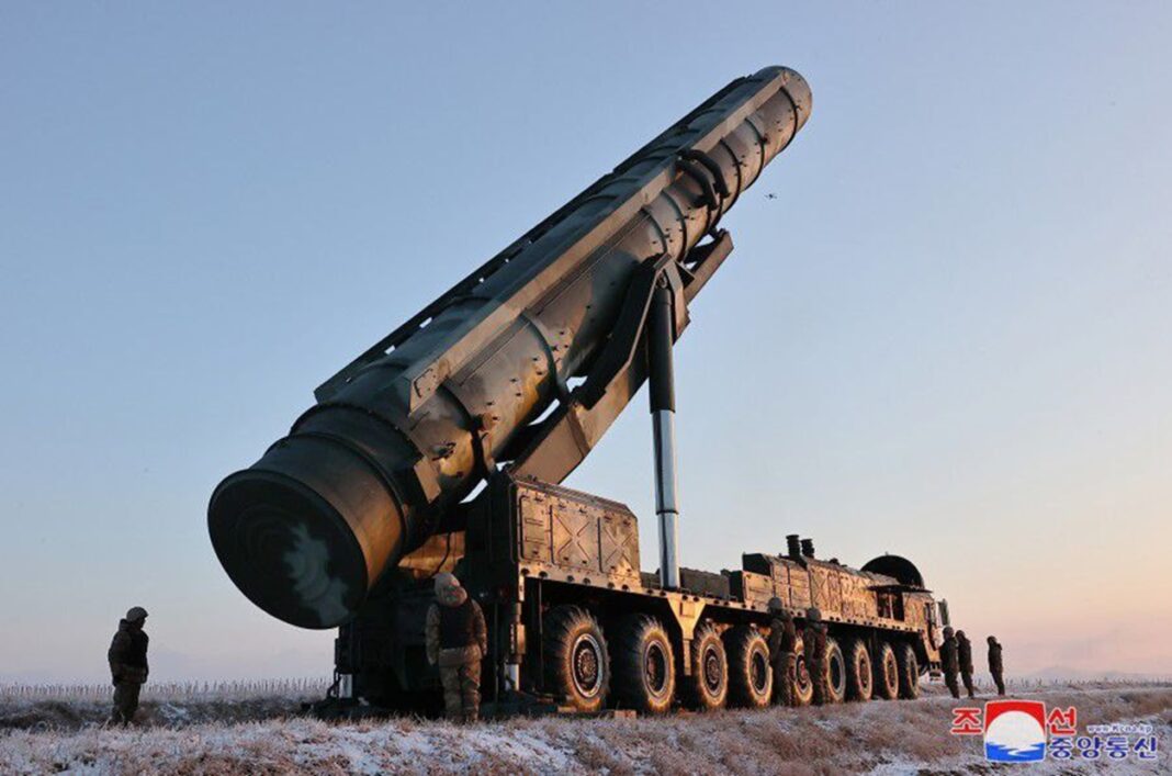 كوريا الشمالية تقول إنها اختبرت صاروخا جديدا بعيد المدى من طراز Hwasong-18