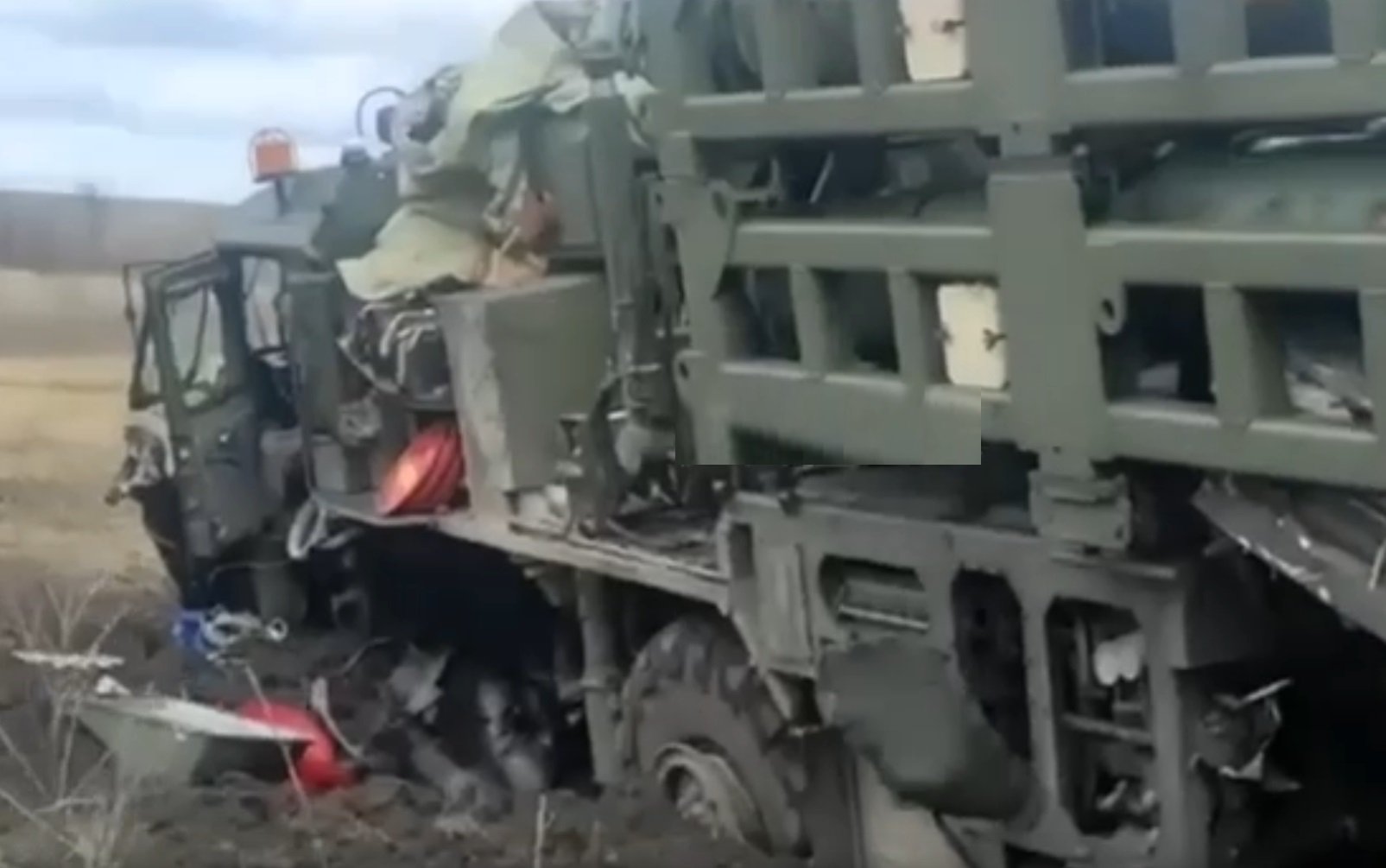 Russia’s new air defense system drives straight into row of mines