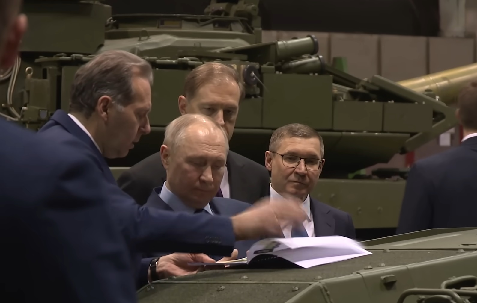 Putin calls T-90M “best tank in the world”
