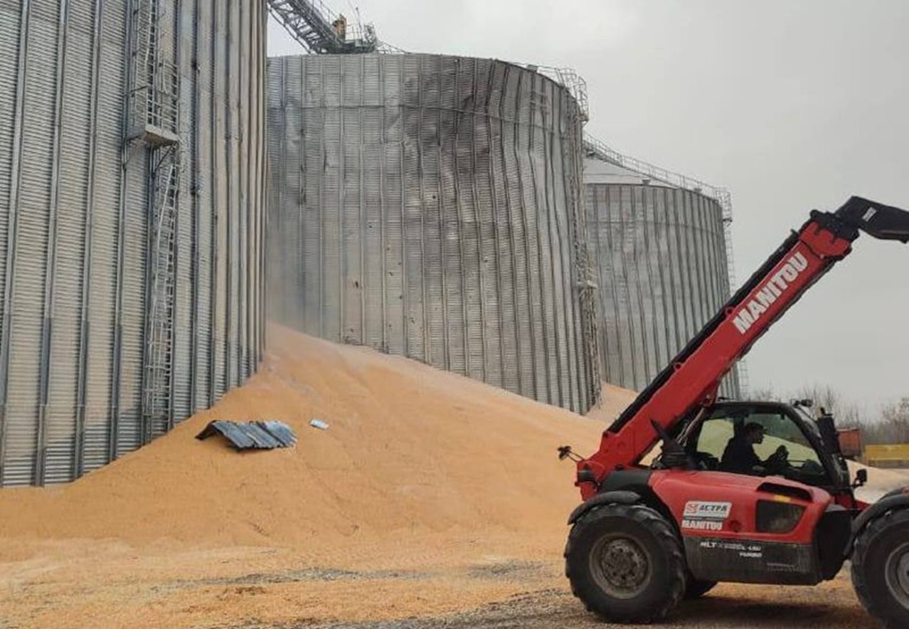 Russian attack damages grain silos in Ukraine
