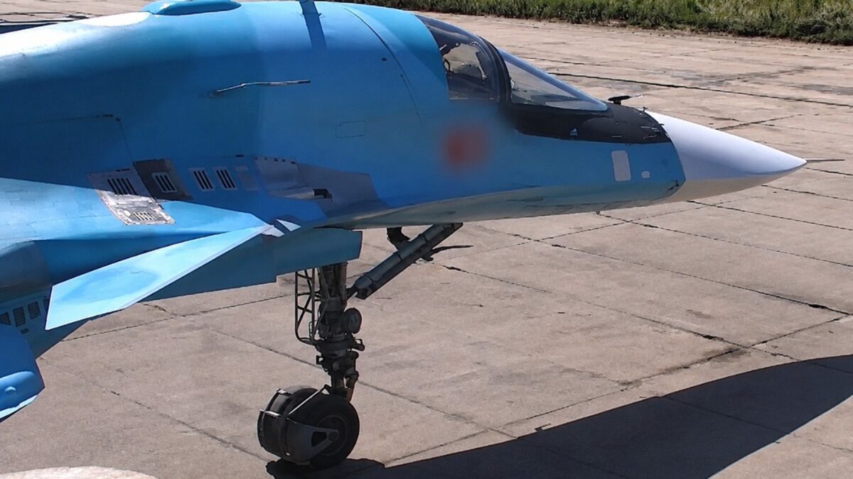 Defense analyst tracks new version of Russia's Su-34 strike aircraft